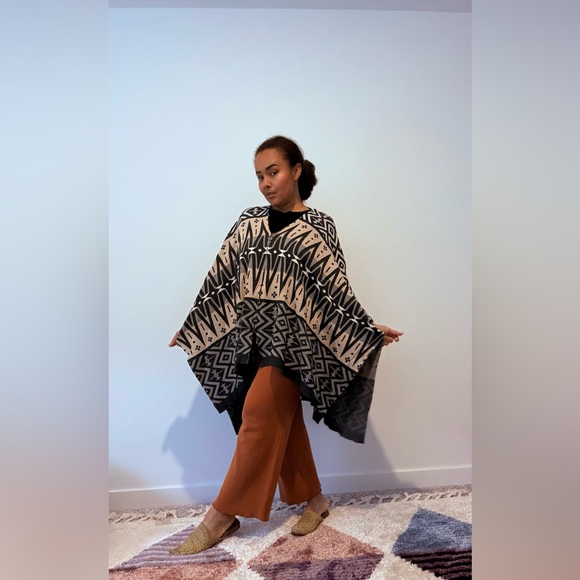 Joseph Black and Cream Patterned Poncho - Picture 7 of 8